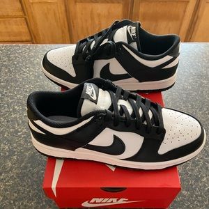 NIKE DUNK LOW RETRO PANDA 🐼 BLACK & WHITE NWT WOMAN SIZE 9.5 100% AUTHENTIC